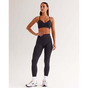 Sujetador Deportivo Sin Costuras Spark - Negro, Talla Grande, Acolchado, Estilo Crop Top para Gimnasio y Ropa Deportiva - Product Image 5