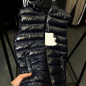 Gilet rembourré en laine décontracté grande taille pour homme coupe-vent confortable et élégant remplissage en micro-gel col en V saison hivernale - Product Image 1