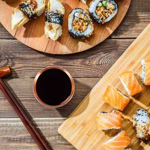 Bol de service décoratif en métal avec finition lisse, idéal pour la table à manger, le buffet d'hôtel, la cuisine à domicile - Product Image 4