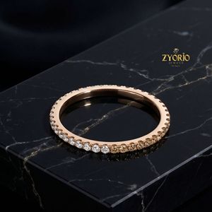 Anillo de Eternidad de Diamantes en Oro de 10K, Anillo de Boda Delicado y Apilable, Anillo Clásico de Aniversario para Mujer - Product Image 1