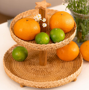 Nouveauté : Support de service en rotin tressé à la main à 2 niveaux, plateau rond naturel avec poignée en bois, organisateur de table pour la salle à manger - Product Image 3