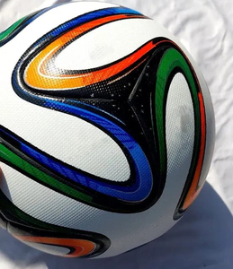 Ballon de football d'entraînement personnalisé pour toutes les conditions météorologiques, en matériau PU, équipement sportif, ballon de football cousu à la main, service OEM - Product Image 5