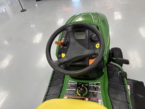 ซื้อเครื่องตัดหญ้าแบบนั่งขับ John Deere X370 - Product Image 4