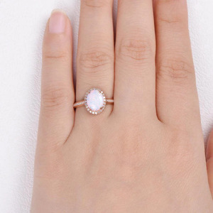 Anillo de compromiso de boda de plata de ley de ópalo blanco de corte ovalado de diseño minimalista para mujer joyería fina para fiesta al por mayor - Product Image 4