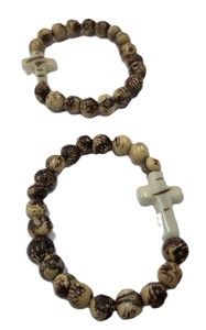 Pulsera Artesanal Cristiana con Cruz de Tagua, Joyería Ecológica de Moda con Cuentas de Marfil Vegetal y Diseño de Cruz Tallada - Product Image 2