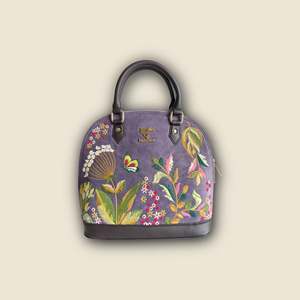 Sac de soirée demi-lune en cuir vegan avec broderie florale, fermeture éclair, doublure en coton faite main, 650g pour femme - Violet - Product Image 5