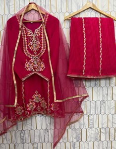 Élégant ensemble Sharara brodé avec dupatta pour les tenues festives - Product Image 6