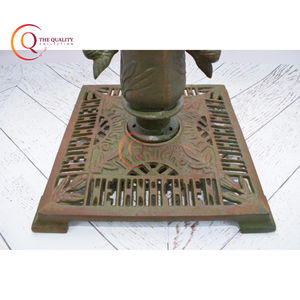 Support de base décoratif en métal vert avec bord festonné, une pièce propre et classique pour les présentoirs de Noël axés sur l'exportation - Product Image 3