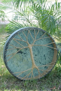 Tambour de guérison artisanal à cadre vert en peau naturelle pour la méditation, tambour de guérison vert personnalisé avec lacerie arrière Arbre de Vie - Product Image 2