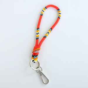 Porte-clés fait main avec perles en bois et anneau en acier inoxydable | Porte-clés coloré en perles de bois et acier inoxydable | VRNQ - Product Image 5