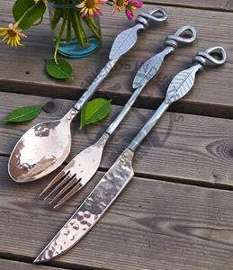 Ensemble de couverts médiévaux en acier et cuivre forgé à la main, très vendu, 3 pièces, ensemble de couverts pour le camping, salle à manger, ensemble de couverts avec manche en feuille, ensemble de fête - Product Image 2