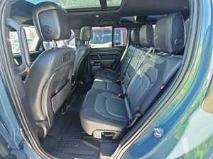 Usado en buen estado 2023 110 X-Dynamic HSE AWD Llantas de aleación Asientos de cuero Sistema de navegación Arranque remoto Izquierda - Product Image 4