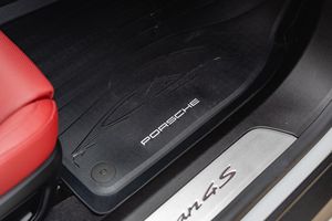 Taycan 4S Cross Turismo EV Wagon AWD 2022, 562hp, Paquetes Premium y Sport Chrono, Usado en Venta, AE - Product Image 4