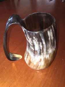 Taza Vikinga Hecha a Mano con Cuerno de Buey Ecológico, Vaso Moderno para Cerveza con Asa, Acabado Natural Pulido de Alta Calidad - Product Image 5