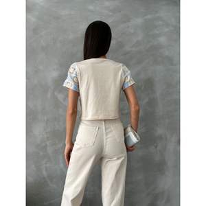 Blusa de Mujer Topshow de Manga Corta con Patrón a Cuadros y Crochet, Color Azul Crudo, Venta al Por Mayor - Product Image 1