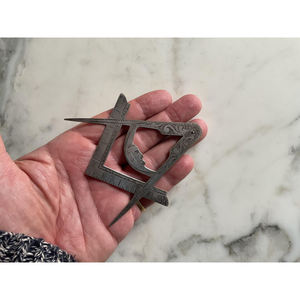 Un eccezionale e raro gioiello quadrato in metallo massonico vittoriano - Product Image 6