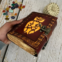 Diario de Cuero con Cubierta Estampada con Diseño de Búho Hecho a Mano por Al-Amir, 7x5 Pulgadas, Papel con Borde Decorativo, 120 Hojas, Encuadernación Térmica Perfecta