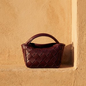 2026 Neue Mini Handgewebte Cobble-Tasche für Damen, Kleine Crossbody-Schultertasche aus PU-Leder, Lippenstifttasche mit Charm-Anhänger, OEM - Product Image 3