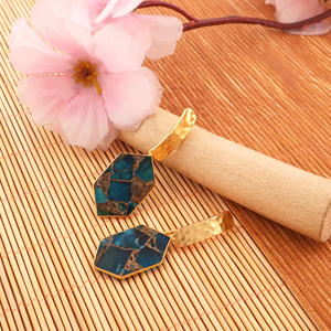 Boucles d'oreilles en laiton à finition martelée plaquée or 18 carats avec Mohave cuivre apatite turquoise crochet long pour cadeau - Product Image 3