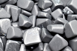 คริสตัลชุนไหต์ธรรมชาติขัดเงาอย่างสวยงาม สไตล์ฮวงจุ้ย สำหรับสะสม การทำสมาธิ และการบำบัด - Product Image 5