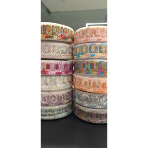 Garniture en dentelle brodée en gros haut de gamme pour les robes Sarees Dupattas en vrac pour les exportateurs et les détaillants - Product Image 3