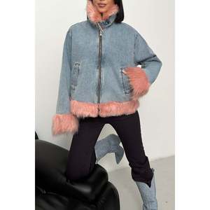 Chaqueta Vaquera XLove para Mujer con Ribete de Piel, Modelo 6170, Azul Medio, Lavado Nieve, Estilo Casual de Invierno Hip Hop, Corte Regular, con Botones - Product Image 5