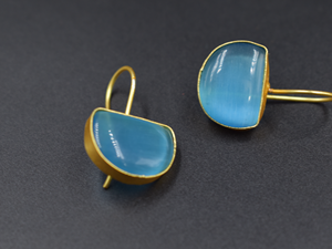 Pendientes de piedra chapados en oro de 18K de nuevo diseñador, pendientes de joyería de latón hechos a mano al por mayor - Product Image 2