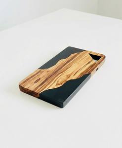 Planche à découper en bois avec résine époxy River Design pièce durable et décorative idéale pour la cuisine ou le cadeau de pendaison de crémaillère - Product Image 2