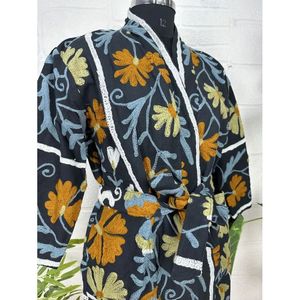 Veste artisanale de style bohème avec broderie Suzani, motifs floraux vibrants, écologique, fabriquée à la main, cadeau pour le printemps et l'automne - Product Image 4