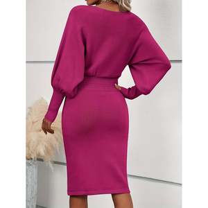 Ensemble pull col rond et jupe midi en viscose anti-boulochage rose rouge et noir pour femme, idéal pour le printemps - Product Image 3