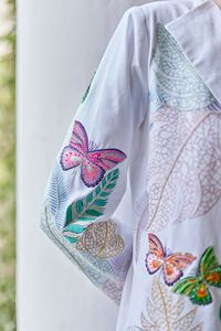 Veste d'hiver matelassée de style vintage Vêtements d'extérieur en coton rempli de textiles Suzani floraux brodés artisanaux pour l'automne et l'été - Product Image 3