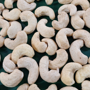 Kaju Badam Santigo Noix de cajou Service personnalisé disponible Noyau de cajou W320 - Product Image 1