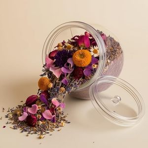Colección de rellenos de cuencos de elementos hechos a mano que se encuentran naturalmente reunidos en un cuenco, jarrón o simplemente dispersos entre Ca - Product Image 1