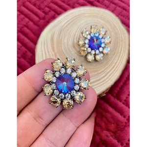 Tachuelas de piedra clásicas Elegantes tachuelas pequeñas con aspecto barroco Conjunto de pendientes de perlas barrocas de lujo para mujer Joyería de fiesta - Product Image 1