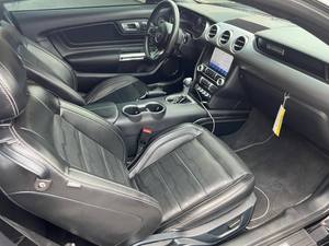 GT Coupé d'occasion en bon état, boîte manuelle 6 vitesses, moteur Coyote V8 - Product Image 2