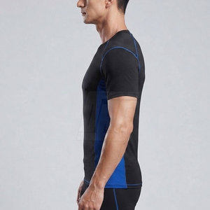 T-shirts de compression modernes avec technologie de séchage rapide, coupe confortable pour les athlètes et les séances d'entraînement quotidiennes - Product Image 6