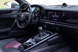 2024 911 Carrera T Coupé ~4,000 Millas, Transmisión Manual de 7 Velocidades, Ruby Star Neo, Mayormente sin Modificaciones - Product Image 4