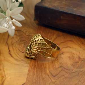 Bague vintage en laiton doré avec motif toile d'araignée et crâne pour homme, style gothique punk motard, bijou en métal lourd - Product Image 3