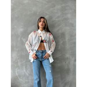 Chemisiers et chemises en organza brodés pour femmes, vente en gros - Product Image 6