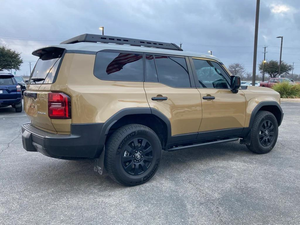 Toyota Land Cruiser Base 2024 d'occasion, premier propriétaire - Product Image 2