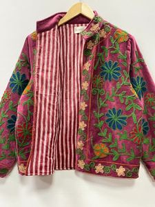Chaqueta Suzani de Terciopelo Bordada a Mano con Diseño Floral, Prenda Exterior Boho Étnica para Mujer, Ropa Casual - Product Image 3
