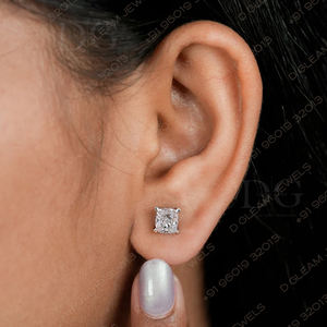 Boucles d'oreilles clous en moissanite taille coussin 2,00 carats, clarté VVS-VS, plaqué rhodium, sertissage clos tendance, argent, pour fiançailles et mariage - Product Image 4