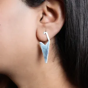Boucles d'oreilles géométriques argentées minimalistes modernes pour femmes, plaquées or, avec perle d'eau douce et diamant, bijoux pour mariage ou cadeau - Product Image 3
