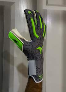 Nouveaux gants de gardien de but de football de haute qualité, légers, en latex allemand, épaissis, protection des doigts, antidérapants, résistants à l'usure, UV - Product Image 4