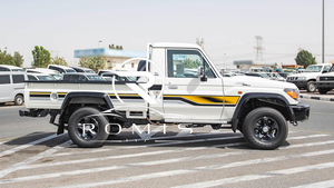 Land Cruiser LC79 Pickup 2023 4.0L 4x4 Benzina Cabina Singola 6 Posti Ruote R18 Manuale Euro VI Luci Diurne a LED Guida a Sinistra - Product Image 3