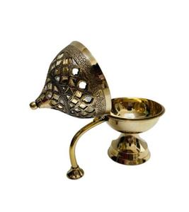 Quemador de incienso de latón artesanal con detalles artísticos para un mejor enfoque de meditación quemador de incienso de latón con acabado pulido dorado - Product Image 4