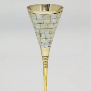 Ornements en laiton en métal modernes luxueux faits à la main pour la décoration intérieure pour les cadeaux dans les salons - Product Image 1