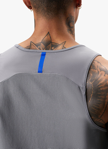 2025 Camiseta sin mangas con panel de Color gris personalizada para hombre Camiseta sin mangas transpirable de alta calidad Ropa de gimnasio Entrenamiento Hecho en Pakistán - Product Image 6