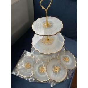 Soporte de pastel de resina de diseñador con acabado de resina vertida a mano que garantiza una exhibición de postres visualmente impresionante para configuraciones de eventos de lujo - Product Image 2