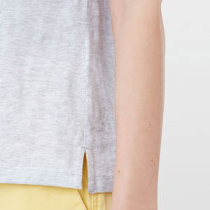 Camiseta de mujer personalizada con estampado de logotipo OEM, tela suave al tacto, ropa de calle informal y de moda - Product Image 5